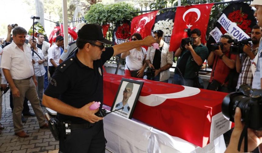 Gül suyuyla uğurlandı